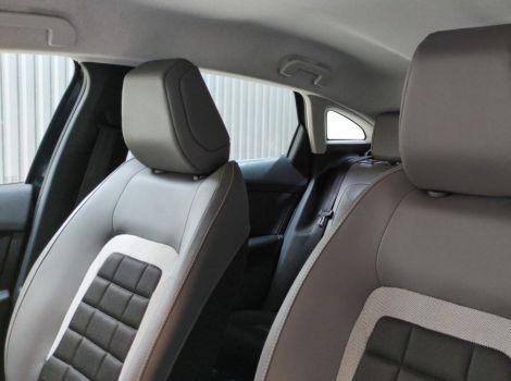 Citroën C4 HYBRIDE 145 CH BVA E-DCS6 PLUS AVEC CAMERA DE RECUL ET NAVI
