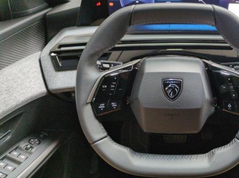 Peugeot 3008 HYBRID 145 BVA E-DCS6 ALLURE AVEC JANTES 19 ET NAVI
