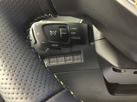 Peugeot 2008 HYBRID 145 CH e-DCS6 GT AVEC GPS ET CAMERA 360