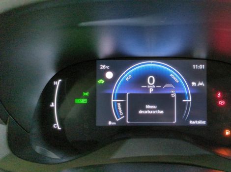 Toyota YARIS CROSS HYBRIDE 130H 2WD BVA DESIGN SUREQUIPE (RADARS AV-AR, SIÈGES CHAUFFANTS, ANGLES MORTS)