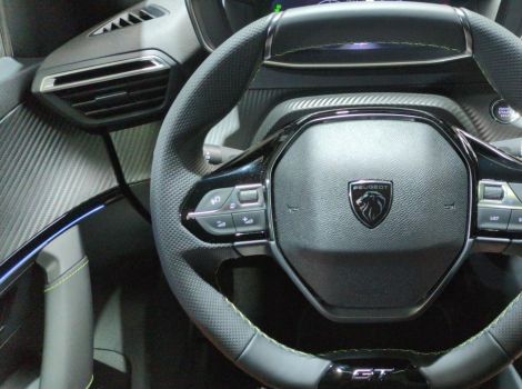 Peugeot 2008 HYBRID 145 BVA E-DCS6 GT SUREQUIPE