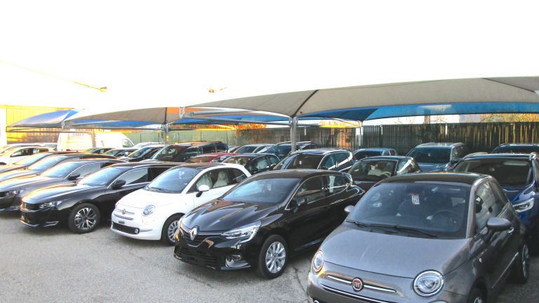 Nous restons ouverts durant le confinement, nous continuons à vous vendre et vous livrer votre nouvelle voiture chez vous en toute sécurité !