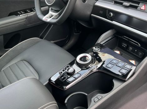 Kia SPORTAGE 1.6 T-GDI 180 CH MHEV GT-LINE PREMIUM DCT7 4WD AVEC SYSTEME AUDIO HARMAN/KARDON TOIT PANO JA19 ET TABLEAU DE BORD SUPERVISION 12.3"