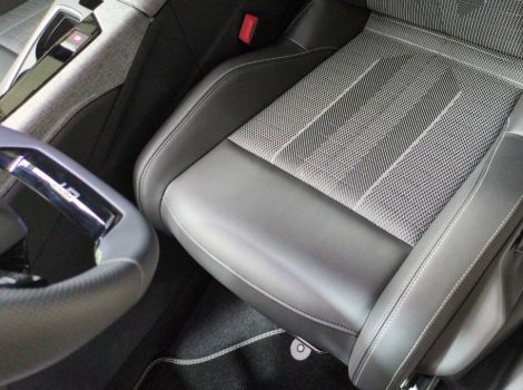 Peugeot 5008 HYBRID 145 BVA E-DCS6 7PL GT